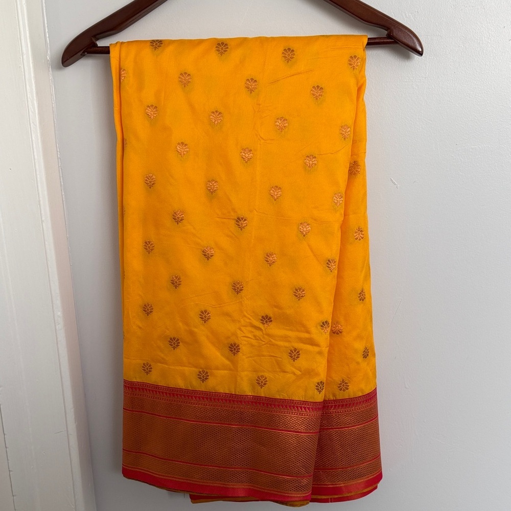 9 yards Vibrant Yellow and Red Embroidered Yeola Paithani Nauvvari sari - Picture 2 of 16